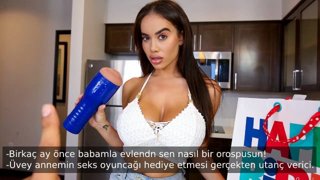 Kapıya Dayanan Ev Sahibine Kira Borcunu Azgın Kızıyla Birlikte Ödedi