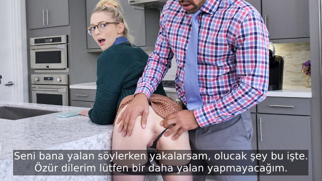 Üvey Oğluyla Banyoda Kilitli Kalınca Sert Siktirmek İçin Can Attı