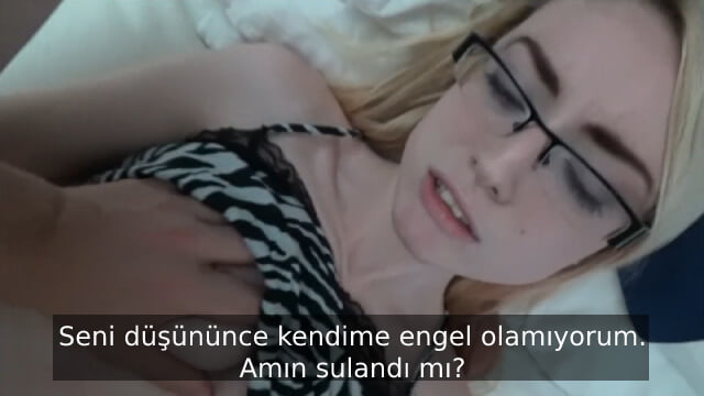 İlk Deneyimini Üvey Annesiyle Yaşarken Zevkten Aklını Yitiriyor