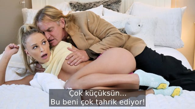 Kaltak Üvey Anne Orospuluk Peşinde Koştururken Yakalanıyor